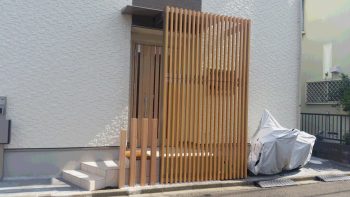 玄関前の目隠しを ガーデン エクステリア工事なら新建エクスプランニング